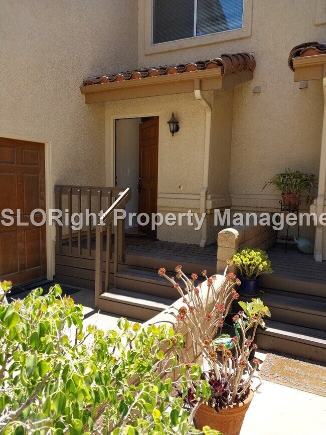 Building Photo - AVAILABLE NOW - 3 Bed, 2.5 Bath Nipomo Condo
