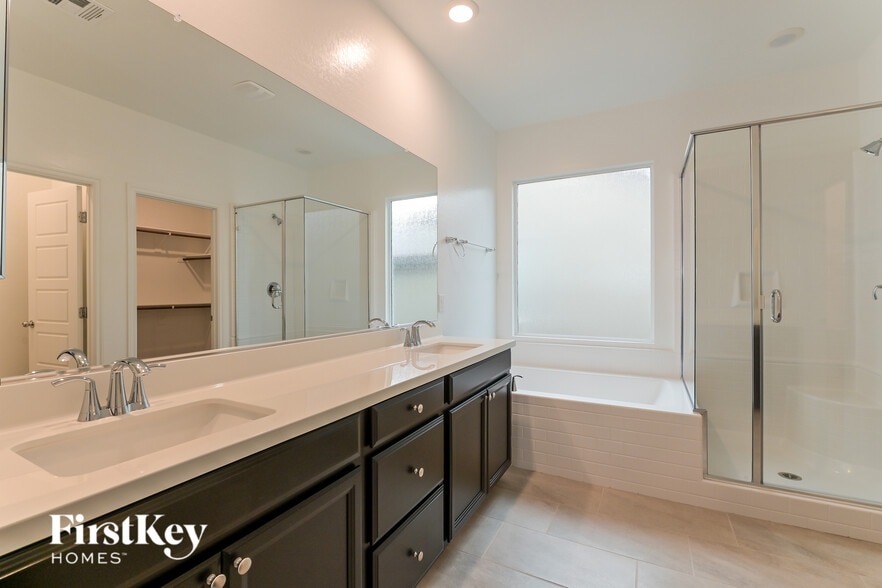 Building Photo - 6845 Greensmen Ave