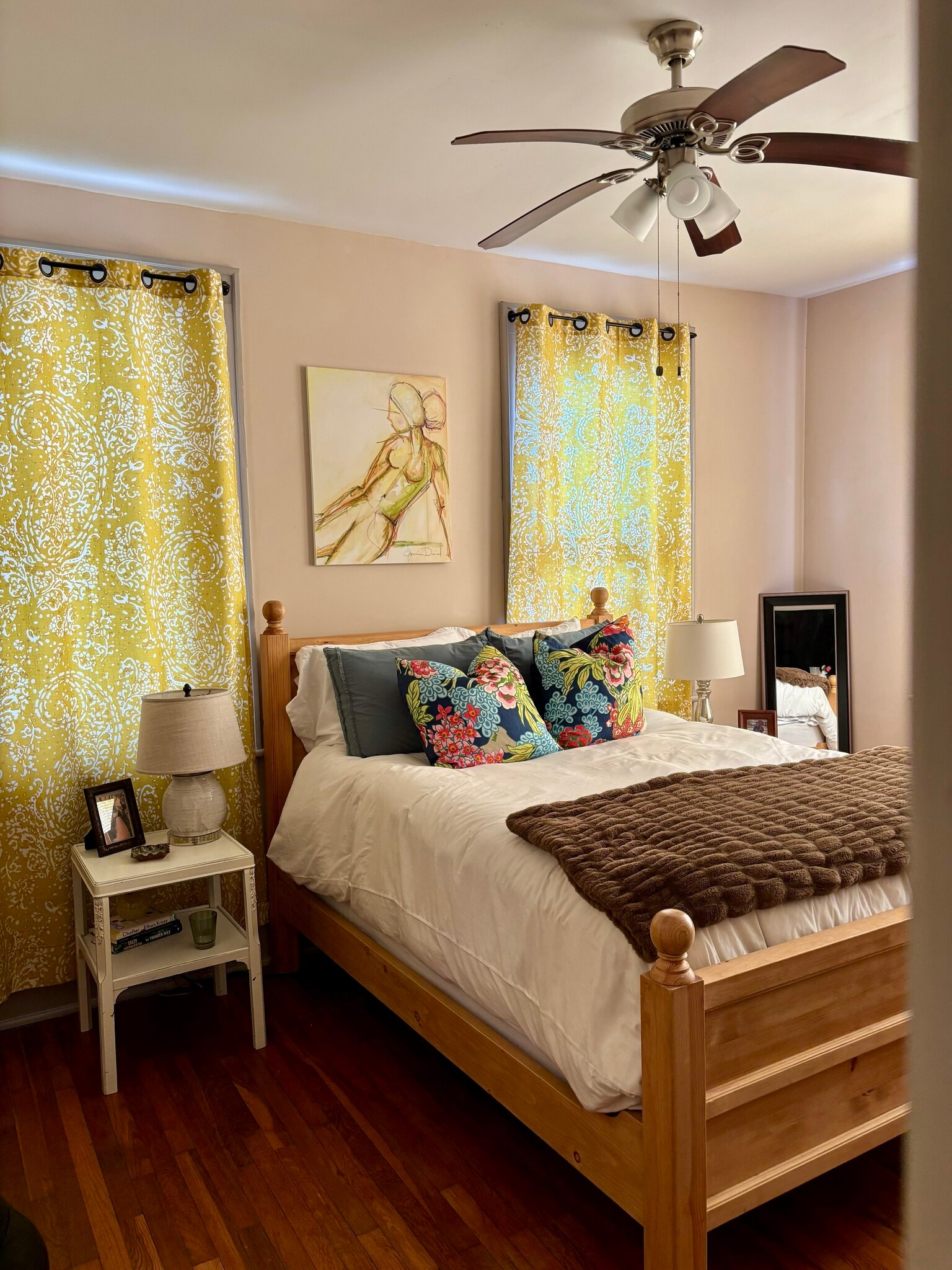 Back bedroom - 1302 E Victory Dr