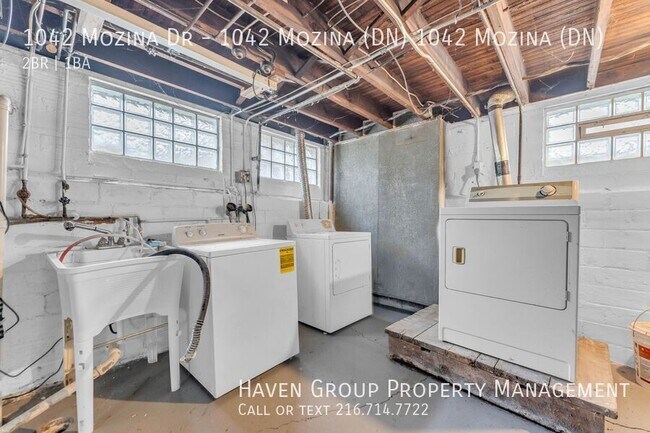 Building Photo - 1042 Mozina Dr