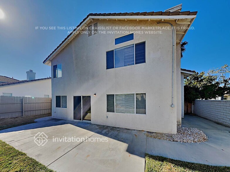 Building Photo - 4102 Periwinkle Way