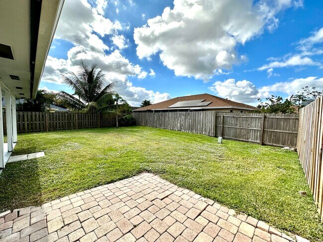 Building Photo - 947 Country Wood Ct