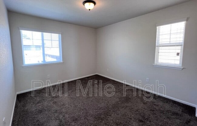 Building Photo - 12523 Grape St