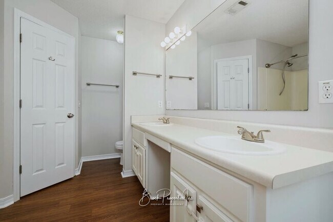 Building Photo - 2100 Blue Wind Dr