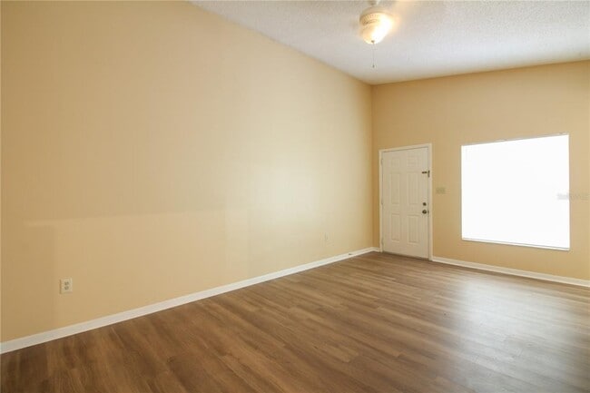 Building Photo - 754 Zella Ln