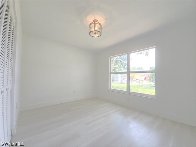 Building Photo - 687 Grove Dr