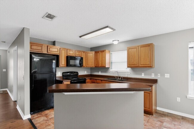 Building Photo - 203 8th Ave