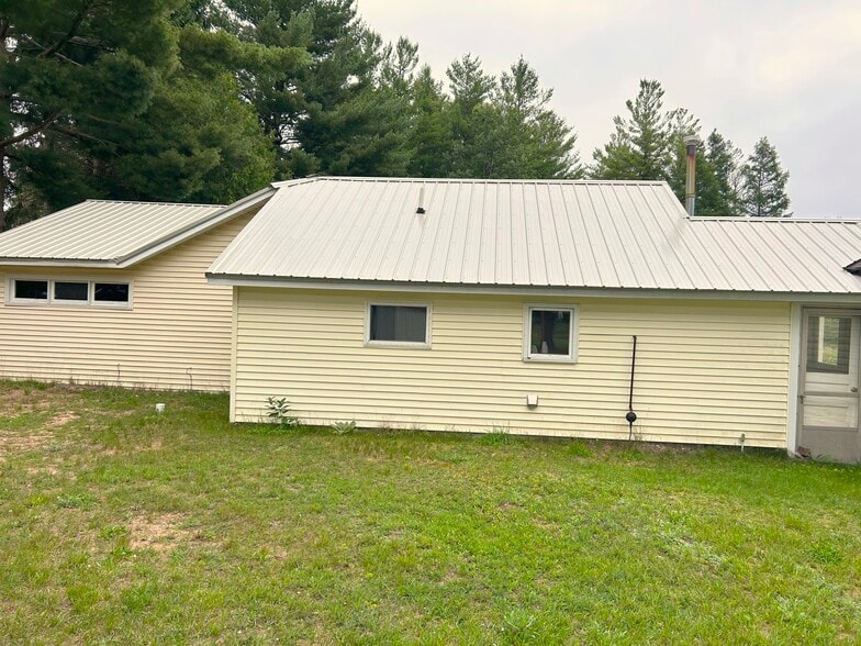 Building Photo - 2928 S Mackinaw Trl