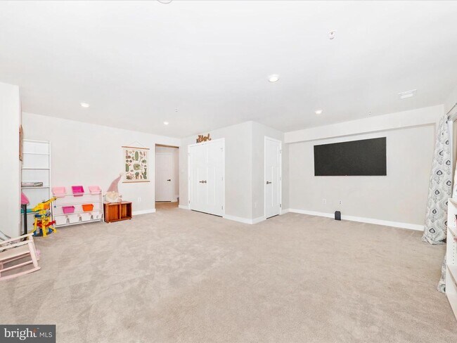 Building Photo - 7129 Bodkin Wy