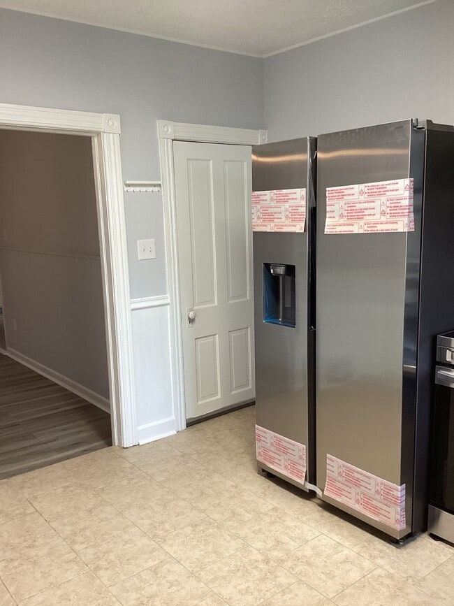 Building Photo - Beautifully Updated Half Duplex in the Boro