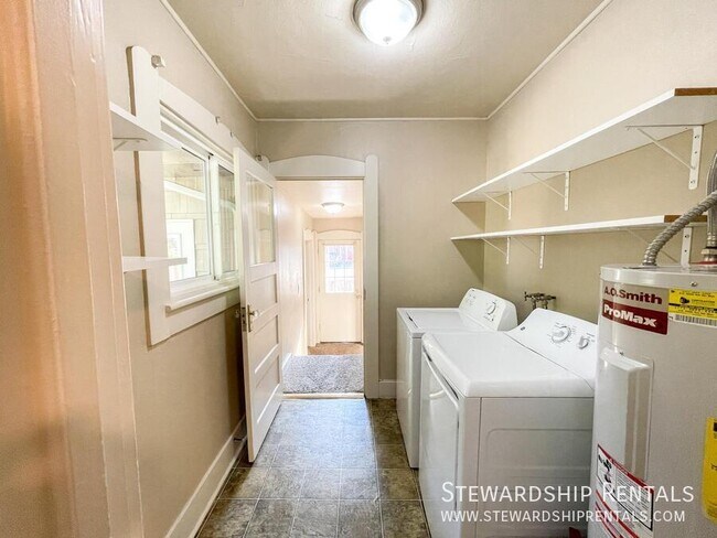 Building Photo - 1745 Olive St