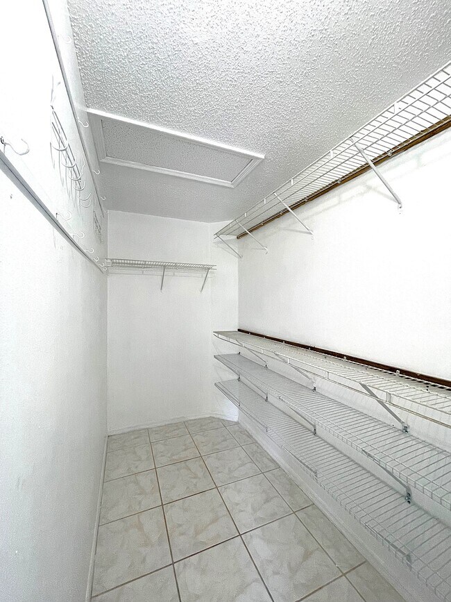 Building Photo - 2348 Cordova Ct