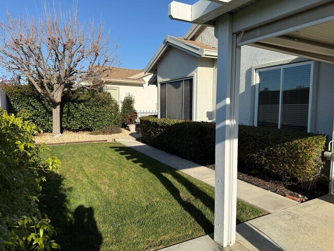 Building Photo - Summerset Living- with a Bonus Room