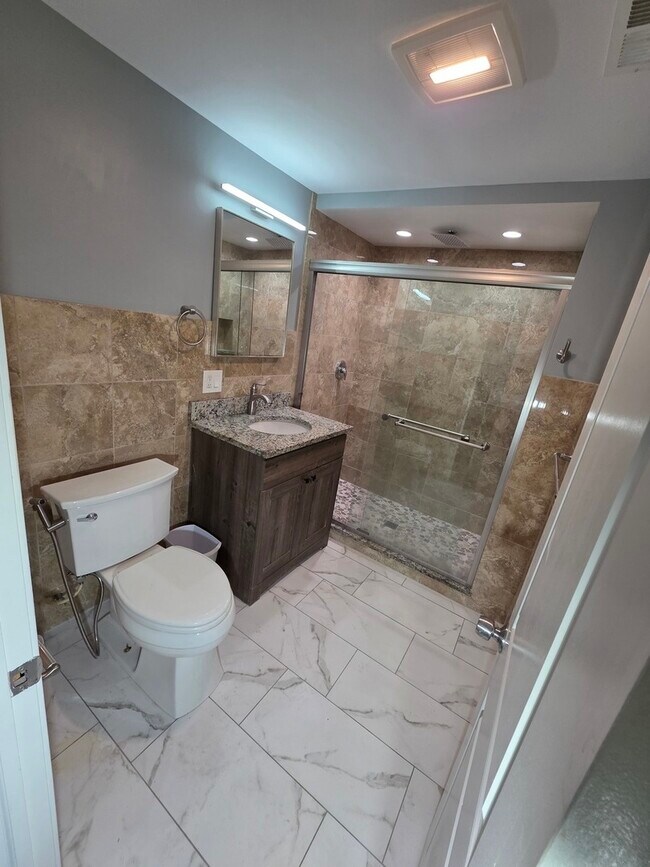 Building Photo - 5134 W Henderson St