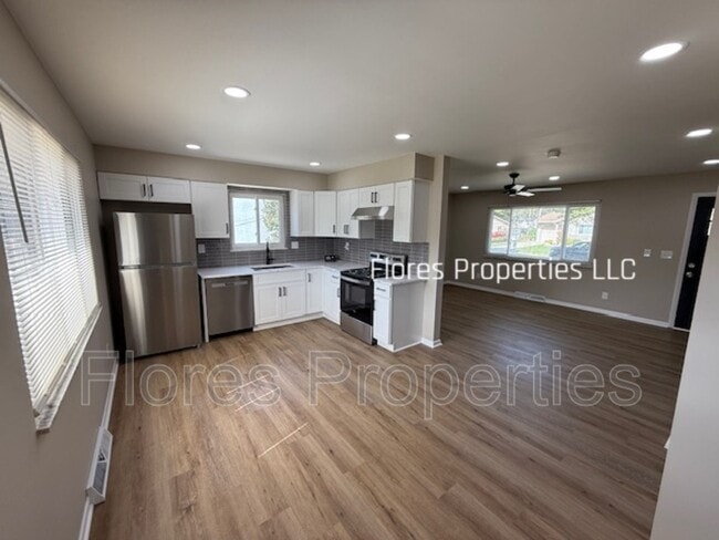 Building Photo - 1413 Cranwood Dr