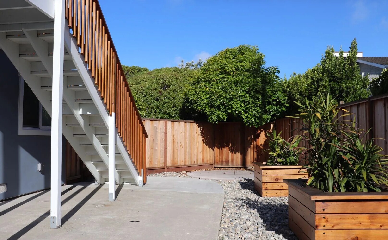 Building Photo - 902 W Cliff Dr