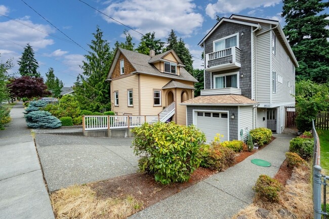 Primary Photo - 3-Story Greenlake Home - Private Yard and ...