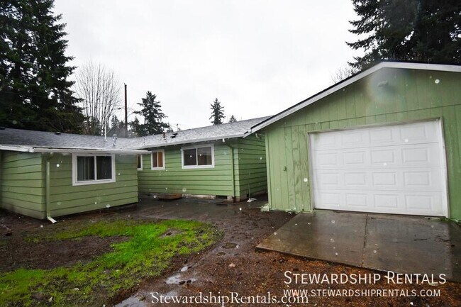 Building Photo - 11109 SE 52nd Ave