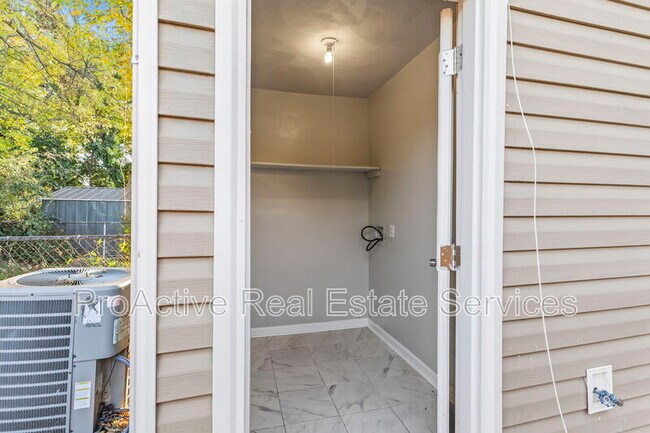 Building Photo - 5809 Layton St