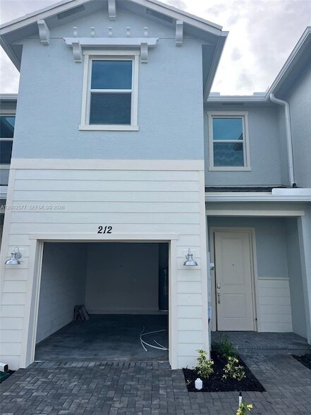 Building Photo - 212 SE Woodbark St