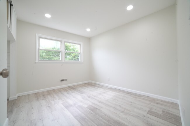 Building Photo - 41 Herbert Ave