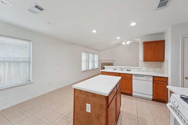 Building Photo - 86 Genesee Ridge Dr