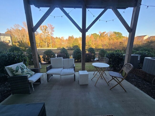 Building Photo - 4BR/3.5BA with 2-Car Garage! Available February 2026