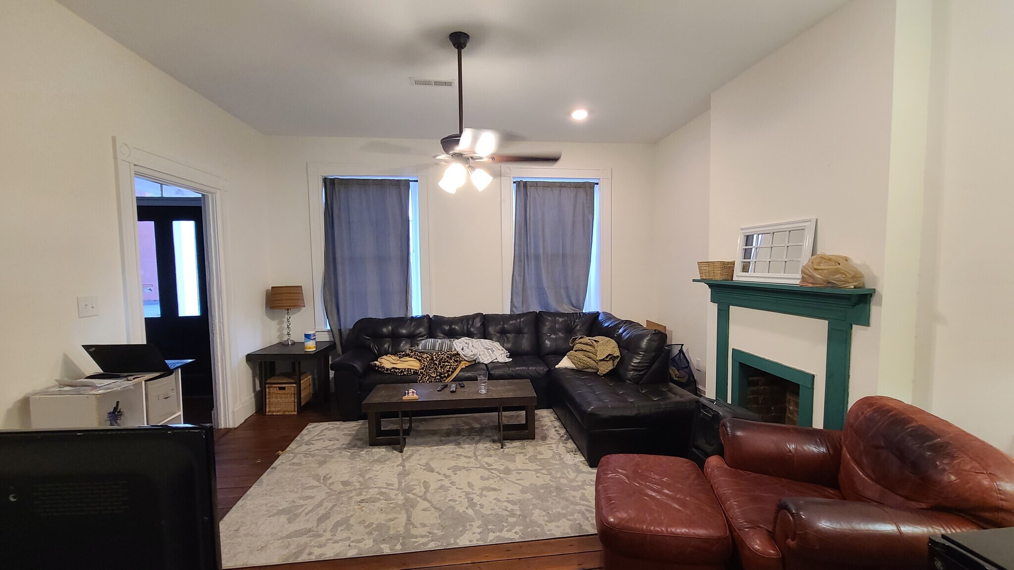 Living room - 308 E Leigh St