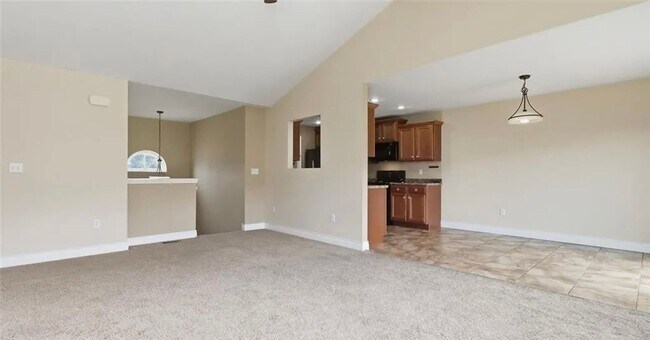 Building Photo - Beautiful Split-Level Home Near Fort Leonard Wood!