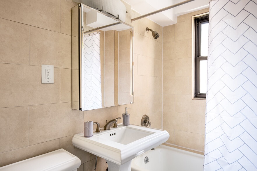 Building Photo - 141 E 33rd St