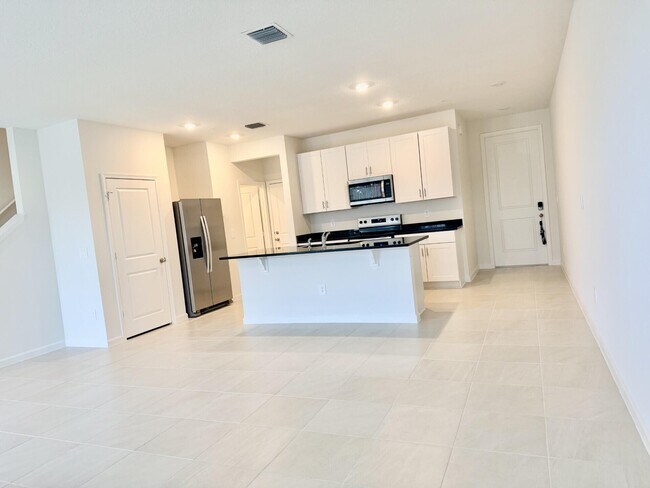 Building Photo - 586 Salisbury Cir