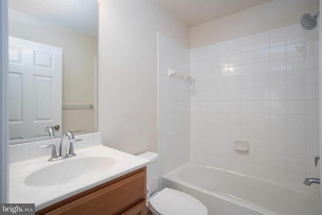 Building Photo - 327 Sydney Ln