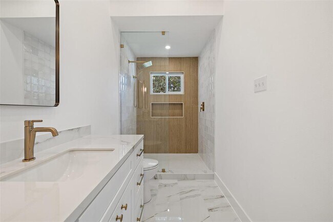 Building Photo - 1111 Spearson Ln