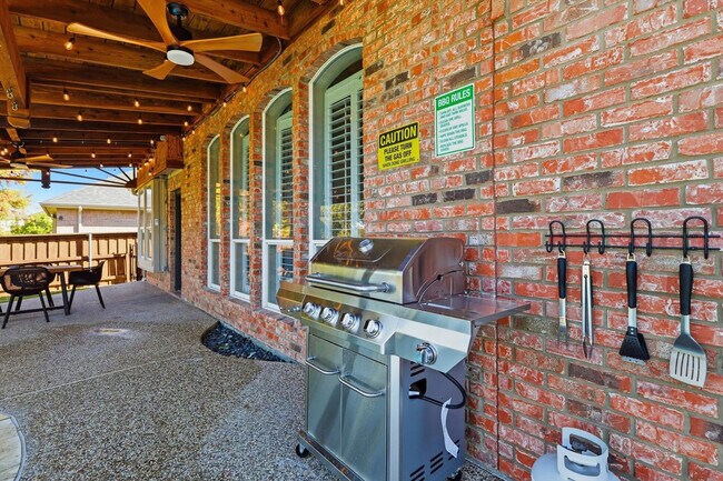 Building Photo - 4843 Golfside Dr