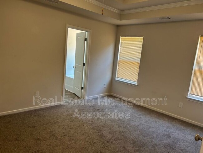 Building Photo - 156 Meadowbrooke Dr