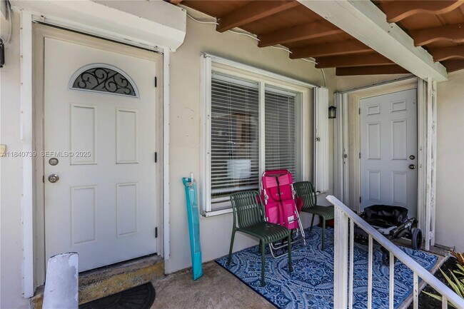 Building Photo - 326 Van Buren St