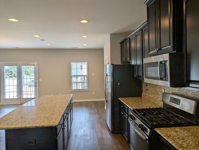 Building Photo - Move-in ready, Townhome Located in the Cit...