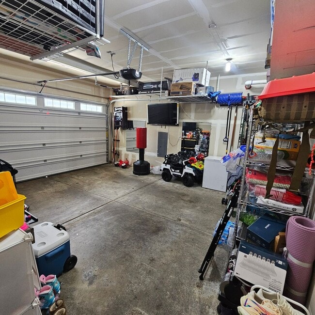 Building Photo - Beautiful 3-Bedroom Home Near Bases & Ferries with Fully Fenced Yard