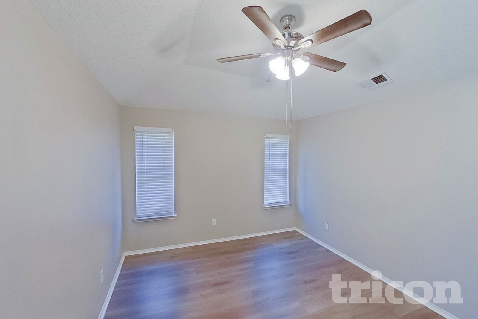 Building Photo - 1253 Essex Dr