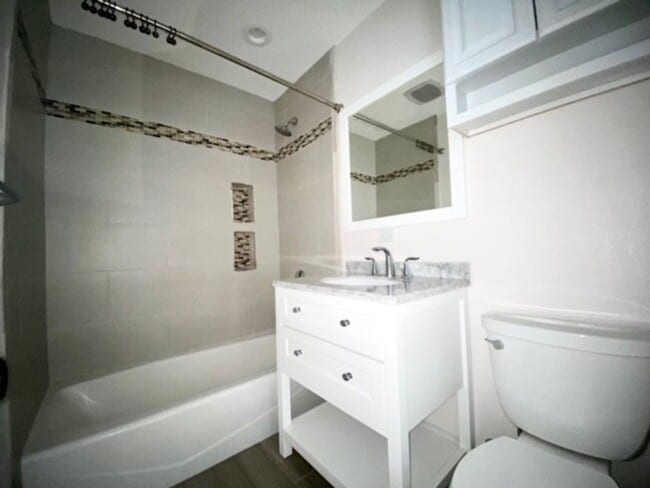 Building Photo - 3 Bedroom 2 Bath with View! (USD / Linda V...