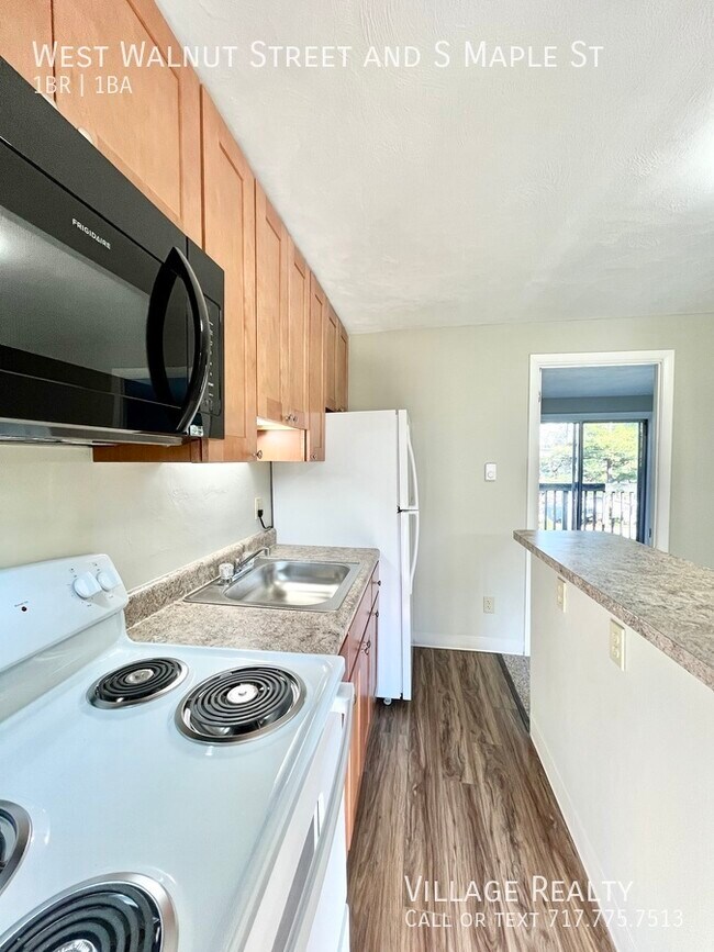 Building Photo - 86 W Walnut St