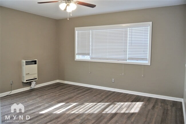 Building Photo - 2141 Royal Oaks Dr