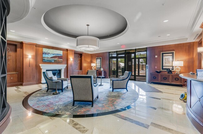 Building Photo - 8220 Crestwood Heights Dr