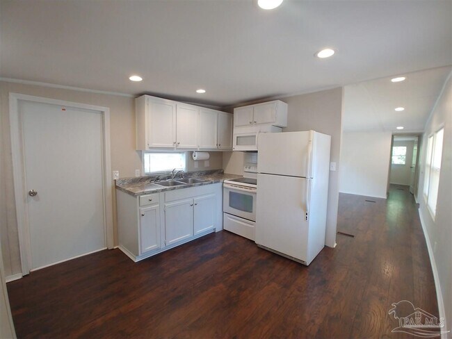 Building Photo - 2821 Hillcrest Ave
