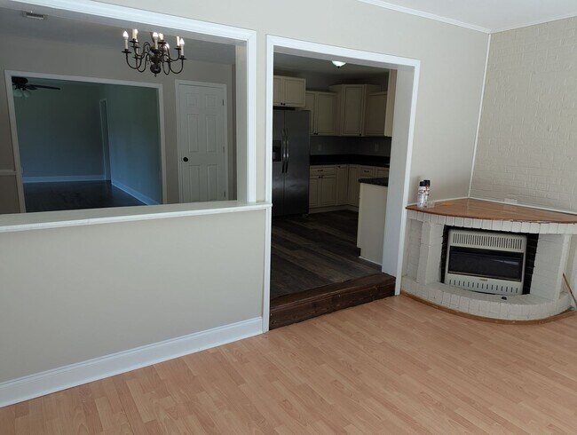 Building Photo - 109 Poplar Trl