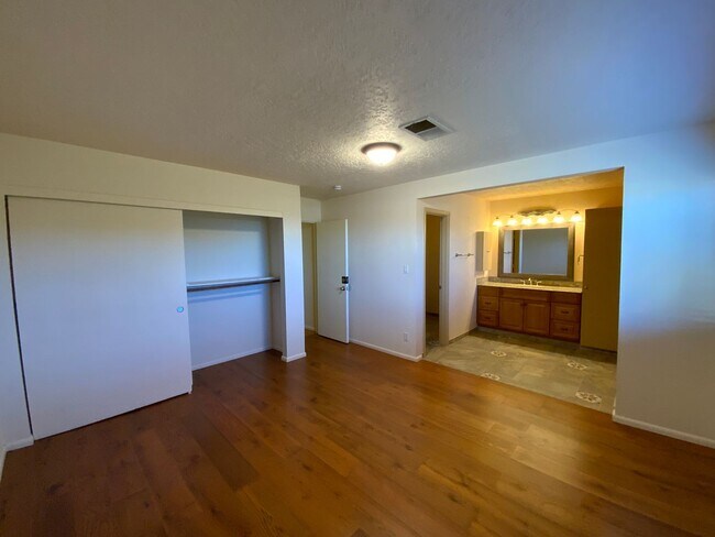 Building Photo - 4 Bedroom Single Story Home Available Near Tramway Blvd NE & Copper Ave NE!