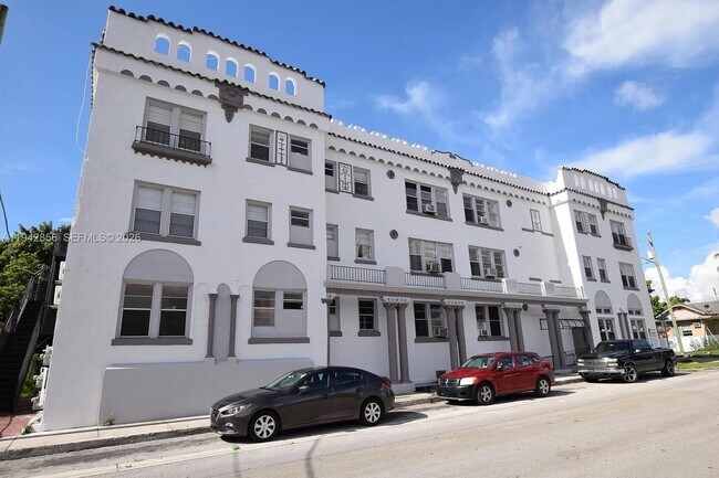 Building Photo - 501 SW 6th Ct