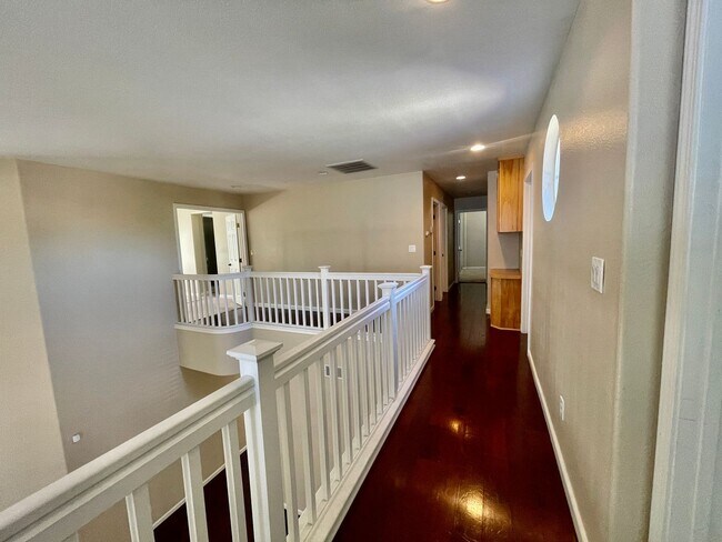 Building Photo - Beautiful 4bed / 3bath 3,281 SQFT Move in ...
