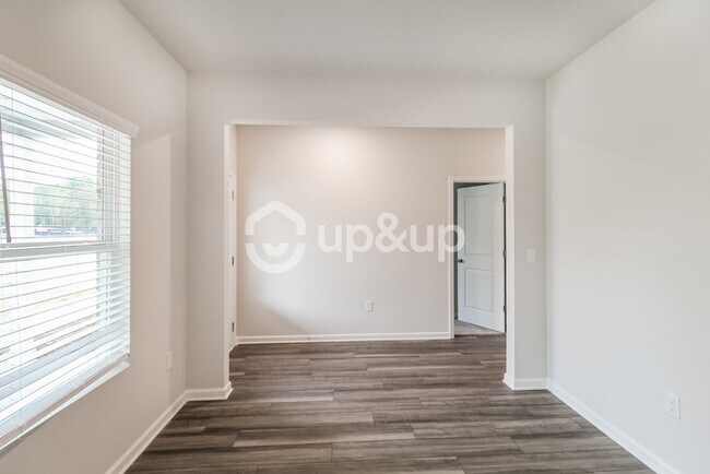 Building Photo - Fantastic 4bd/2.5ba home! Let yourself in!