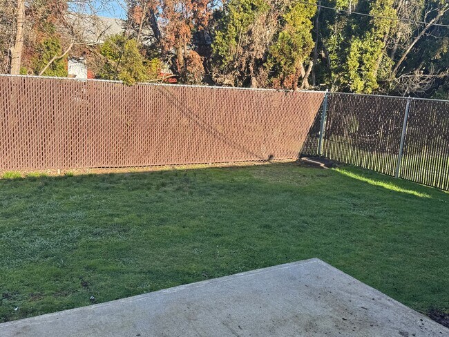 Building Photo - 3 Bedroom home